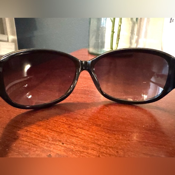 Black Women’s Coach Sunglasses - Picture 6 of 8